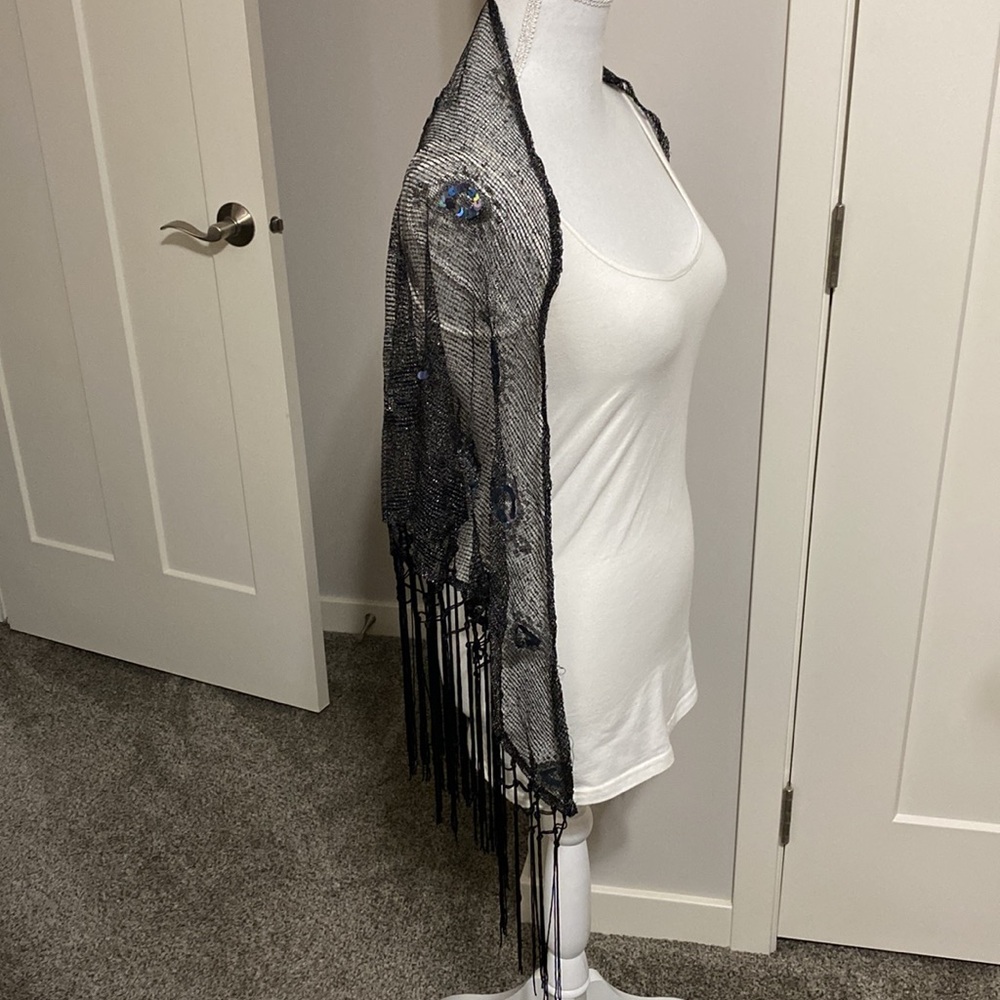 GORGEOUS Like New OSFM Elegant Black Fringe Shawl! - Picture 3 of 7
